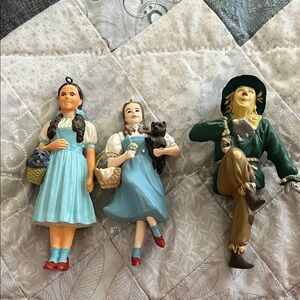 Dorothy & Scarecrow Wizard of Oz Figurine Set - Blue, Green, Red Accents